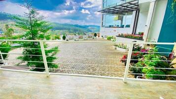 Deluxe Double Room, Balcony, Courtyard View | Terrace/patio