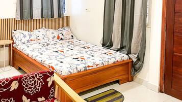 4 bedrooms, iron/ironing board, free WiFi, bed sheets