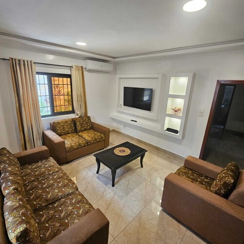 Spacious 8-person villa with independent studio - near beach & airport