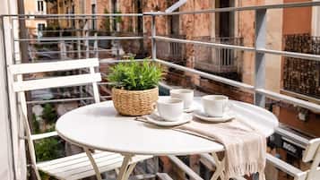 Doppia Superior, balcone, vista cortile (1) | Outdoor dining