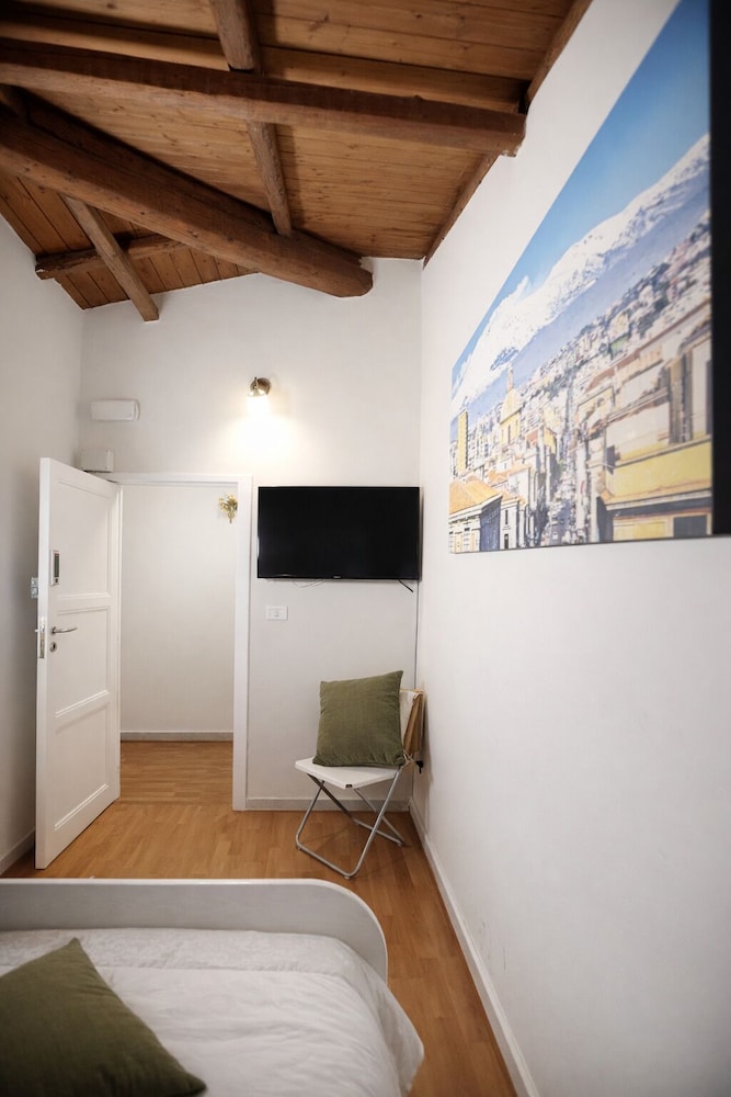 ETNEA SUITE 270 photo 4