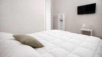 Camera doppia, balcone, vista cortile (3)