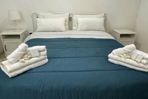2 Schlafzimmer, Bügeleisen/Bügelbrett