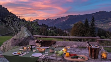 Chalet, 4 habitaciones, vista a la montaña | Restaurante al aire libre