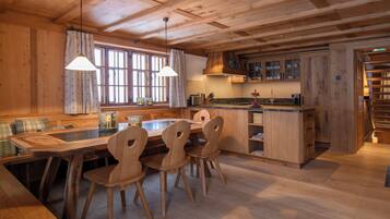 Chalet, 4 Schlafzimmer, Bergblick | Speisen