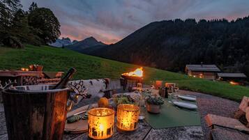 Chalet, 4 Schlafzimmer, Bergblick | Speisen im Freien