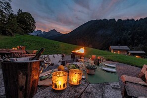 Alpehytte - 4 soveværelser - bjergudsigt | Udendørs spisemuligheder