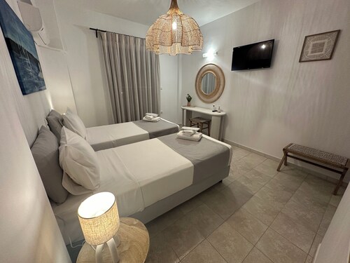 DEDES APARTMENTS