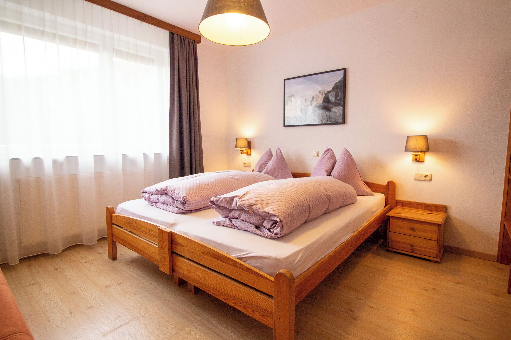 2 bedrooms, internet, bed sheets
