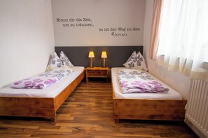 2 bedrooms, Internet, bed sheets - Cozy vacation apartment for 4-5 guests in Axams, only 20 minutes to Innsbruck (Axams)