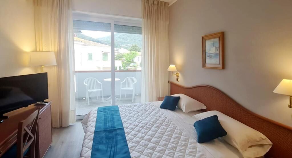 Chambre Deluxe double ou avec lits jumeaux, balcon, vue sur la colline