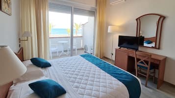 In-room safe, desk, laptop workspace, soundproofing
