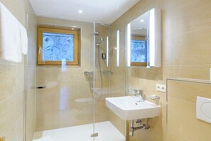 Chalet, 4 habitaciones, vistas a la montaña | Baño