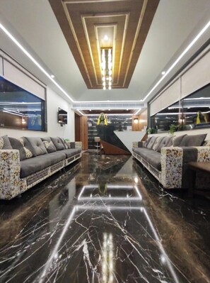 Lobby - Hotel AV Grand Amritsar (Amritsar)