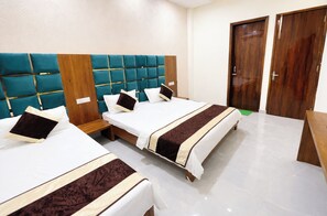 Deluxe Triple Room, Air conditioning - Hotel AV Grand Amritsar (Amritsar)