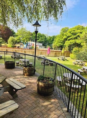 Outdoor dining - kornish holiday cottage (Hayle)