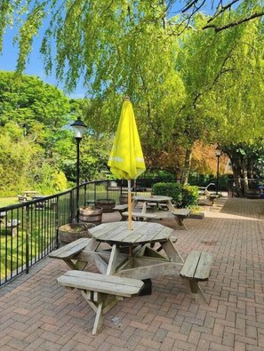 Outdoor dining - Hayle Holiday Cottage Cornwall (Hayle)