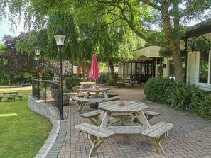 Outdoor dining - Hayle Holiday Cottage Cornwall (Hayle)
