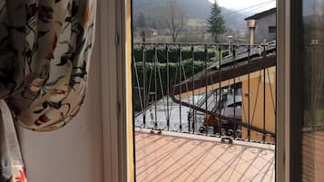 Basic Double or Twin Room, Courtyard View | Balcony