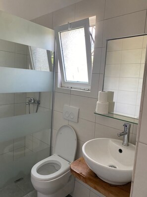 Classic Triple Room, Balcony, Sea View | Bathroom - Greenhouse (Himare)
