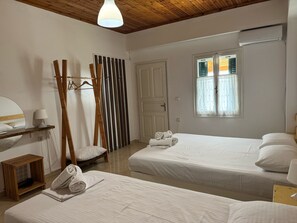 Classic Triple Room, Balcony, Sea View - Greenhouse (Himare)