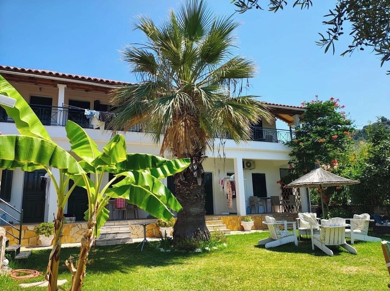 Classic-Dreibettzimmer, Balkon, Meerblick | Speisen im Freien