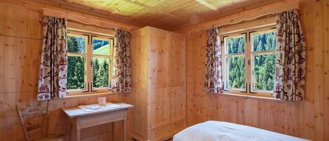 Chalet, 3 Bedrooms, Mountain View