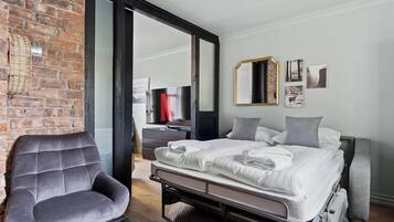 Iron/ironing board, WiFi, bed sheets