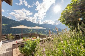 Deluxe-chalet, vuoristonäköala | Terassi/patio