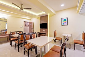 Dining - Treebo Golden Stay Electronic City (Bangalore)