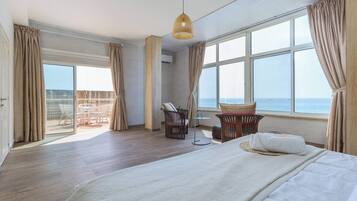 4 bedrooms, iron/ironing board, internet, bed sheets