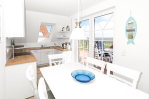 Dining - Modern vacation apartment with exceptional sea views (Juist)