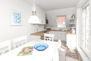 Kaffetrakter/tekoker, kjøleskap, mikrobølgeovn og ovn