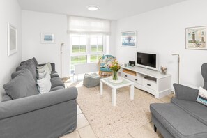 TV, stereo - Modern vacation apartment with exceptional sea views (Juist)