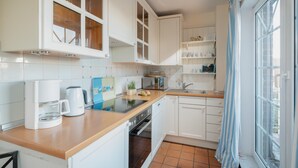 Coffee/tea maker, fridge, oven, stovetop - "Dünenblick" at Haus Sanderling - your vacation paradise with a view (Juist)