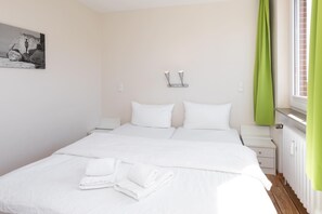 2 bedrooms, iron/ironing board, travel cot, free WiFi - Centrally located vacation apartment for 3 people (Juist)