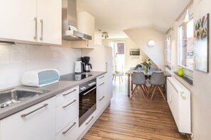 Fridge, oven, stovetop, dishwasher - Centrally located vacation apartment for 3 people (Juist)
