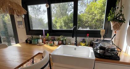 Ocean Art Tiny House – Serene Nature Escape in Amoreira