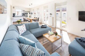 TV, stereo - "Relaxing family vacation at Vriesenhuus Vriesenmeer on Juist!" (Juist)