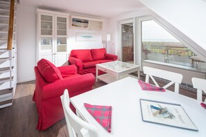 TV, stereo - "Relaxation and sea views: Your vacation apartment at Haus Klabautermann!" (Juist)