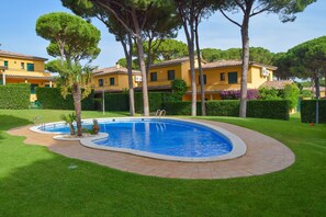 Pool - Townhouse with Garden and Shared Pool (Pals)