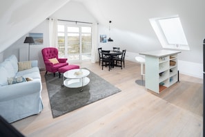 TV, stereo - "Relaxation and Comfort: A Vacation in a Vacation Rental on Juist" (Juist)
