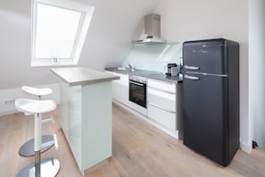 Coffee/tea maker, fridge, oven, stovetop - "Relaxation and Comfort: A Vacation in a Vacation Rental on Juist" (Juist)