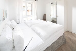 Bügeleisen/Bügelbrett, Reisekinderbett, kostenloses WLAN