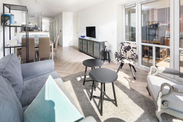 TV, stereo - "Enjoy an unforgettable stay at the charming Seehase vacation rental!" (Juist)