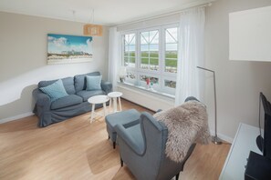 TV, stereo - "Relaxation and adventure: vacation apartment with sea view on Juist!" (Juist)