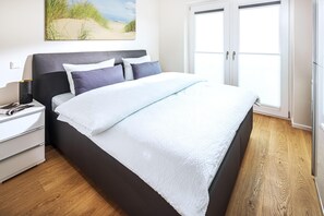 2 habitaciones, tabla de planchar con plancha y cuna de viaje 