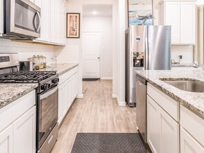 Fridge, microwave, oven, stovetop - Woodridge - Shared with owner (Porter)