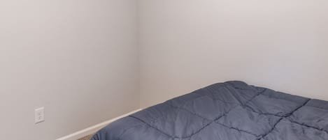 4 chambres, bureau, Wi-Fi, literie fournie