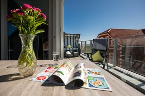 Terrace/patio - "Experience unforgettable days in the exclusive Villa Sohn Deck10!" (Juist)